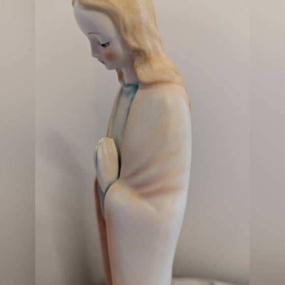 Vintage Goebel Hummel Praying Madonna Virgin Mary Figurine - Picture 5 of 9